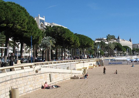 Cannes, la plage et la Croisette - Alpes maritimes PACA