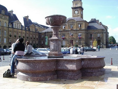 Charleville, place Ducale, fontaine - Ardennes - Champagne ardennes