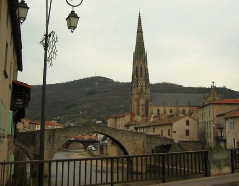 St Affrique - levieux pont et l'église - Aveyron - Midi Pyrénées