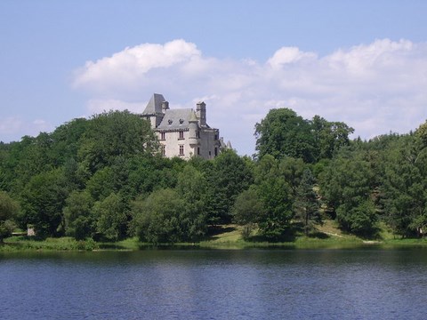 Etang de la Prade et château de Sédières - Corrèze - Limousin