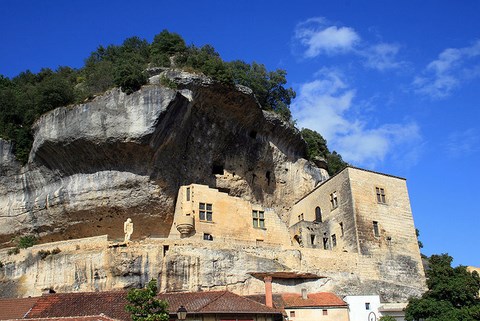 Les Eyzies-de-Tayac-Sireuil, Dordogne : musée national de la préhistoire et falaise
