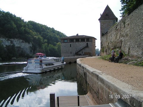 Le Lot, écluse et moulin de Lustrac - Lot et Garonne - Aquitaine 
