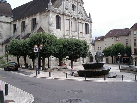 Vesoul, église et fontaine - Haute Saône - Franche Comté