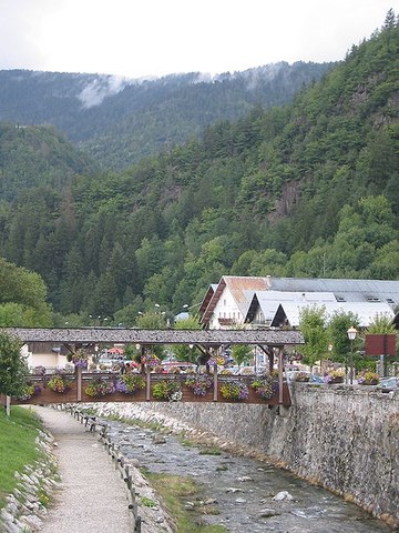 Beaufort, pont fleuri - Savoie - Rhone-Alpes