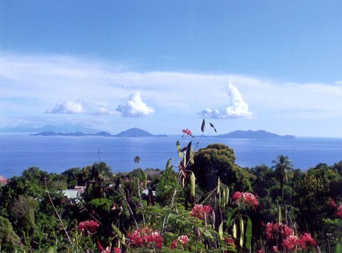 Les îles Saintes, vues de la Guadeloupe